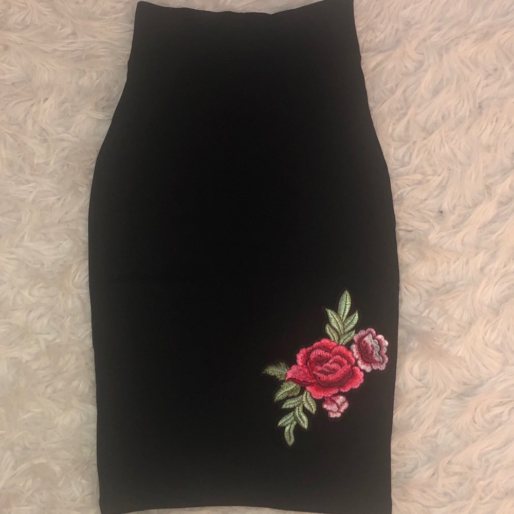 Black skirt with a red rose design